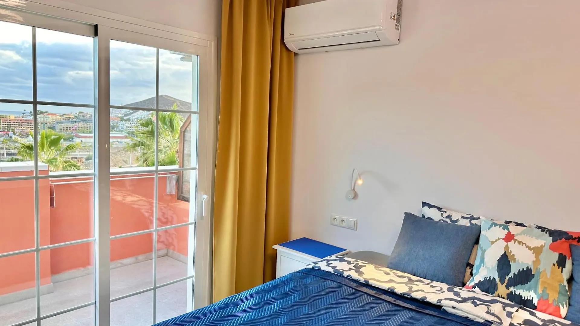 Sunset Apartment 5 & Heated Pool Los Cristianos