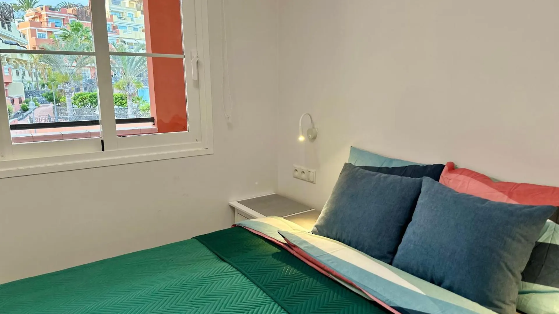Sunset Apartment 5 & Heated Pool Los Cristianos  Espanha