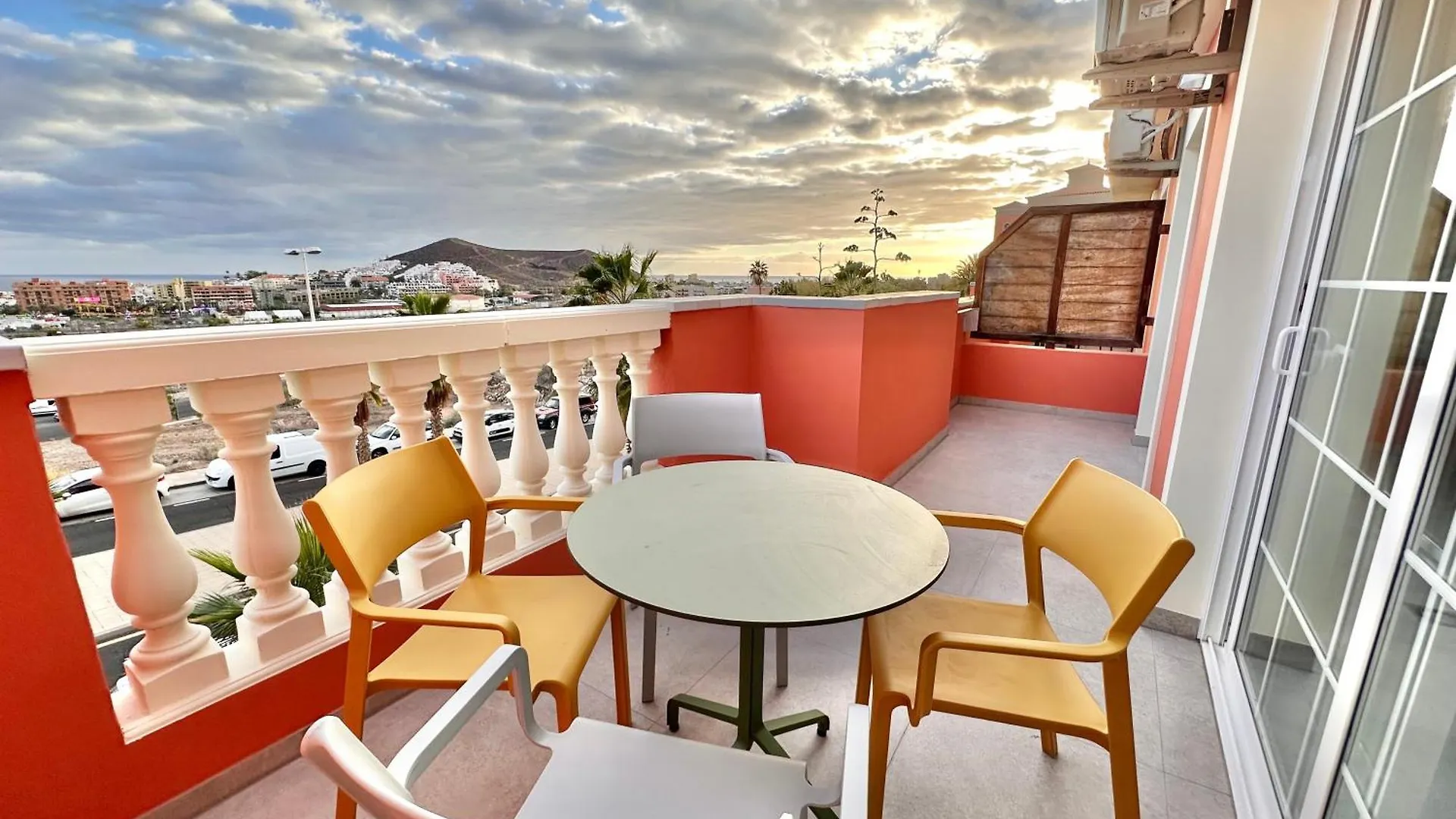 Sunset Apartment 5 & Heated Pool Los Cristianos  Los Cristianos (Tenerife)
